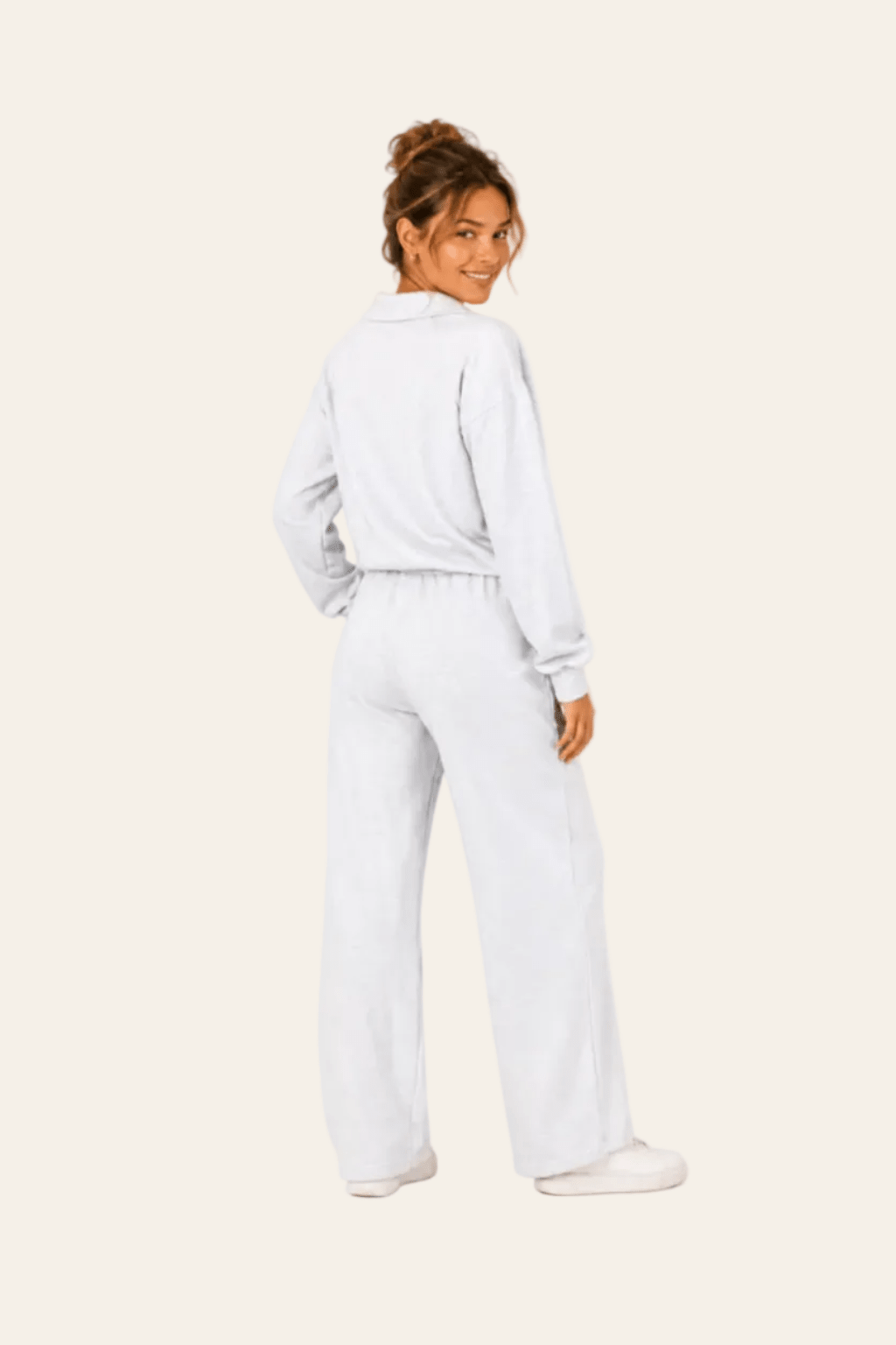 Two-piece women's set with polo collar and wide-leg trousers