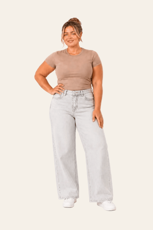 Women's wide leg jeans with high waist and straight pockets