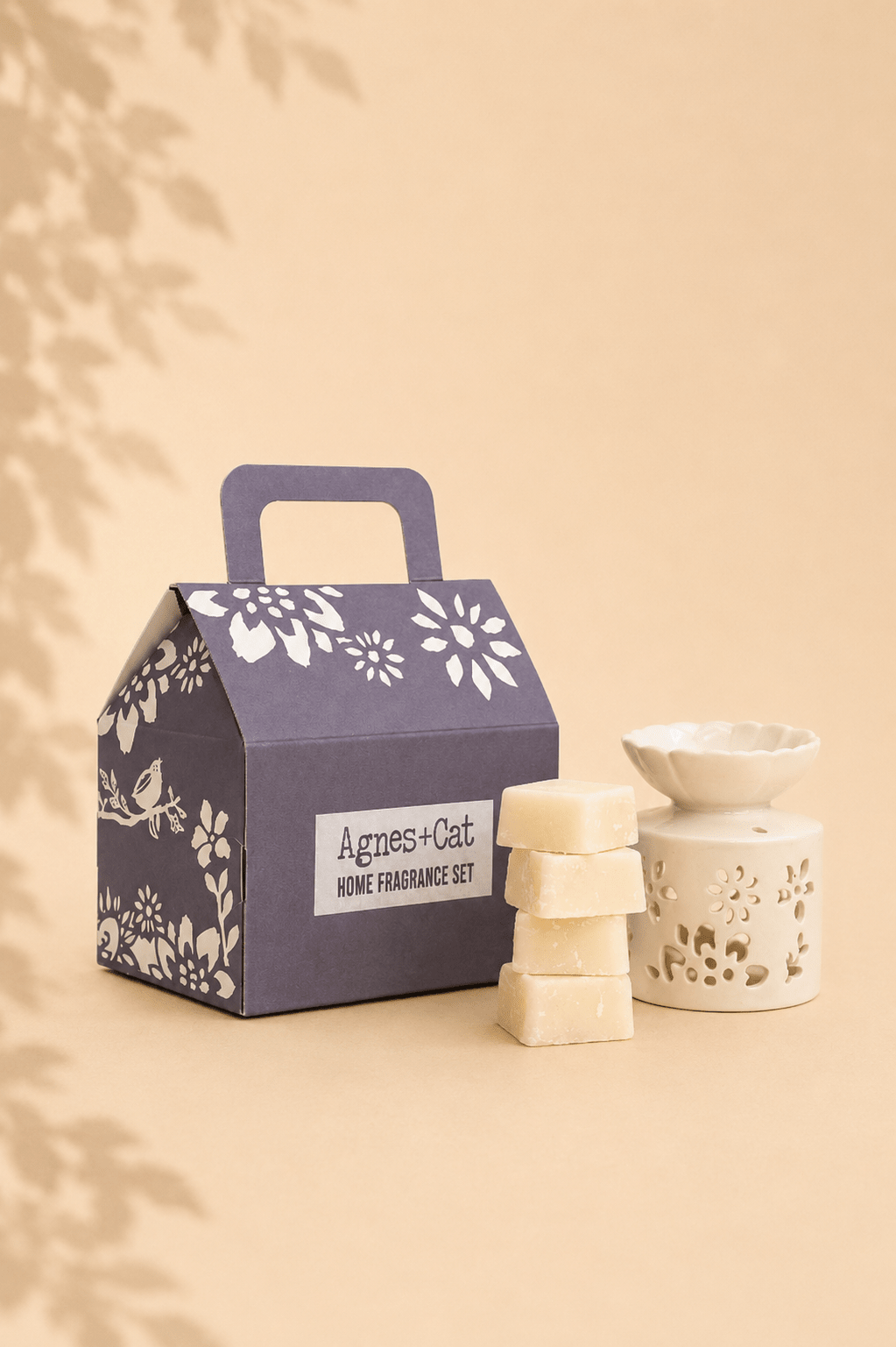  Windermere geurgeschenkset met wasmelts en oliebrander in paarse doos met witte bloemen