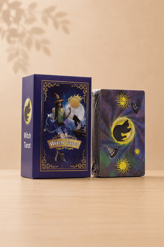 Witch Tarot kaartenset met paarse folie en gids op een beige gebladerde achtergrond