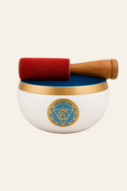 Witte chakra klankschaal set met keelchakra symbool