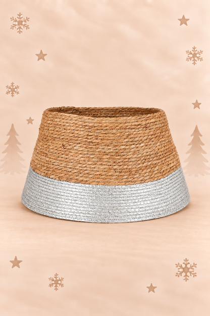Kerstboomrok van naturel zeegras Ø 50 cm met zilverkleurige onderzijde van House of Seasons