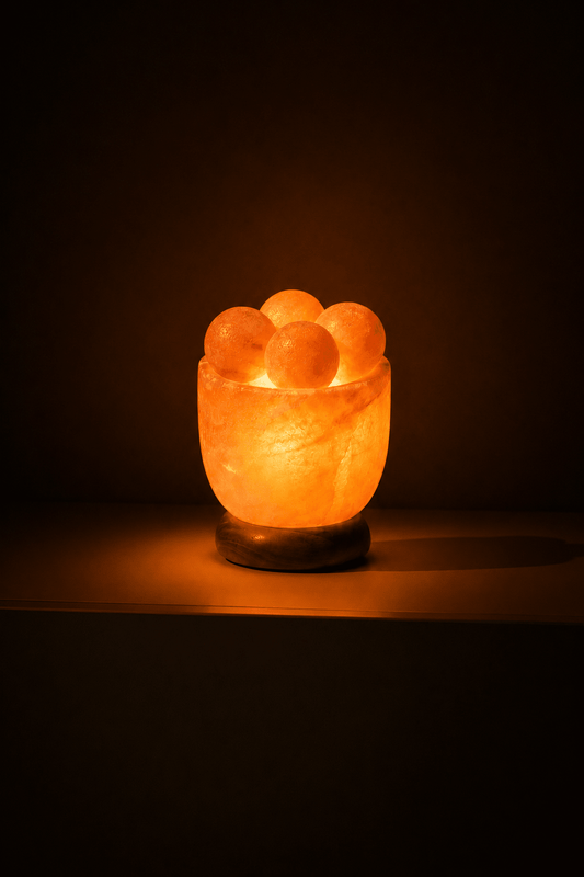 Zoutschaal met 4 aparte massagebollen oplichtend in het donker