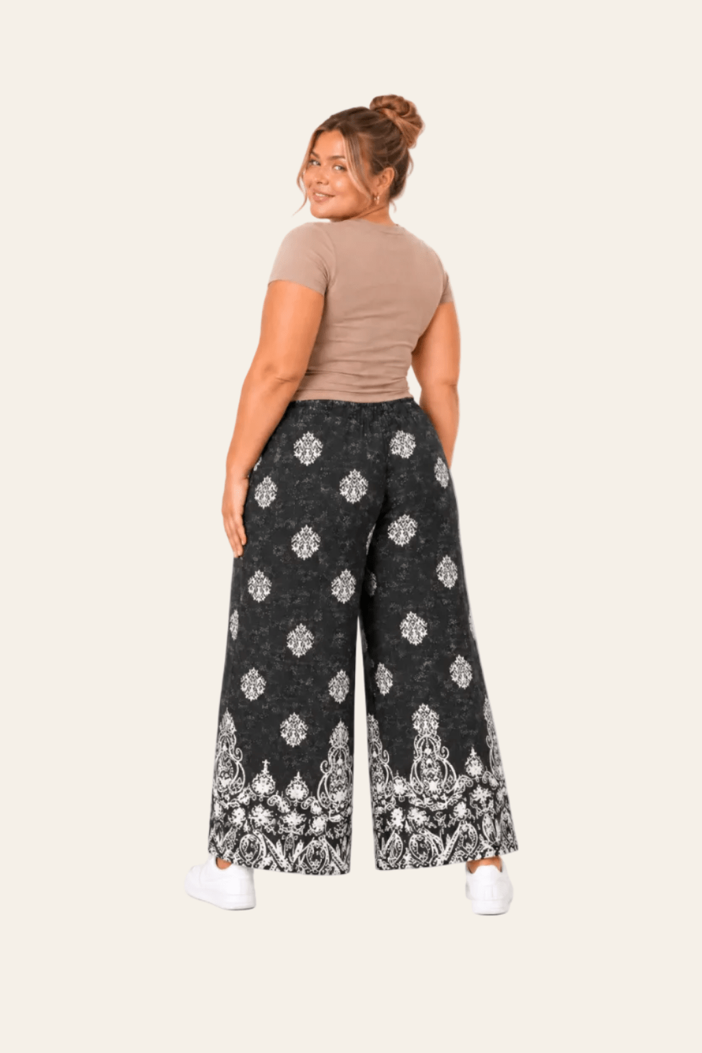 Zwarte broek met geometrische etnische print