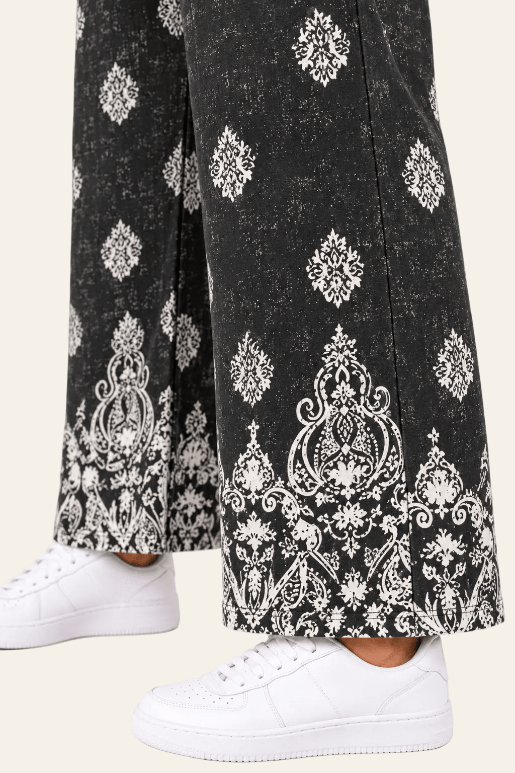 Zwarte broek met geometrische etnische print
