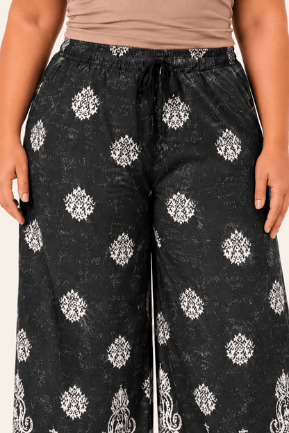 Zwarte broek met geometrische etnische print