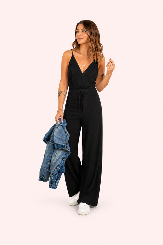 Zwarte jumpsuit met brede pijpen en spaghettibandjes