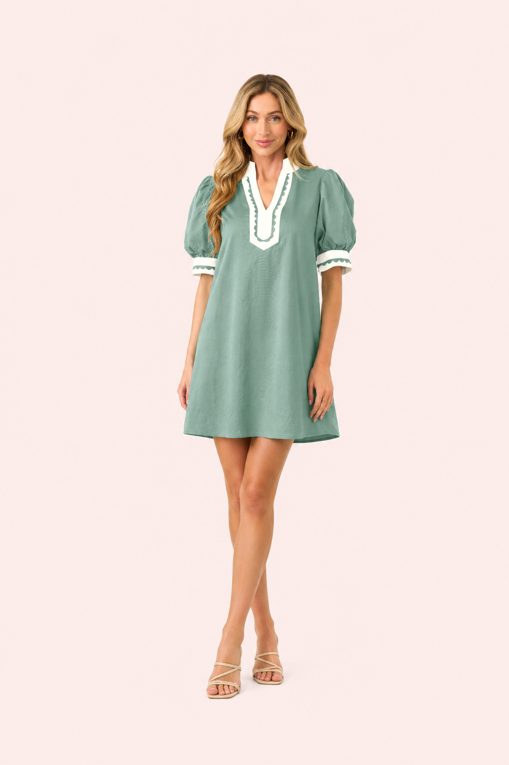 Mini jurk met kleurblok, scallop details en pofmouwen