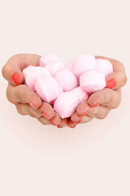 Doos met mini badbruisballen met rozengeur
