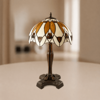 Tiffany tafellamp in Art Deco-stijl met geometrische glas-in-loodkap en metalen voet