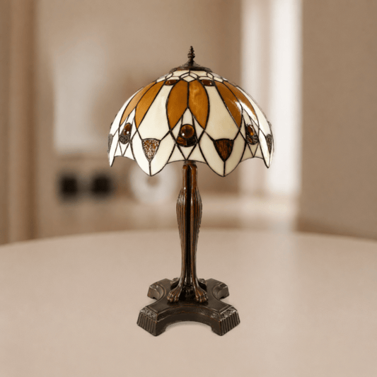 Tiffany tafellamp in Art Deco-stijl met geometrische glas-in-loodkap en metalen voet