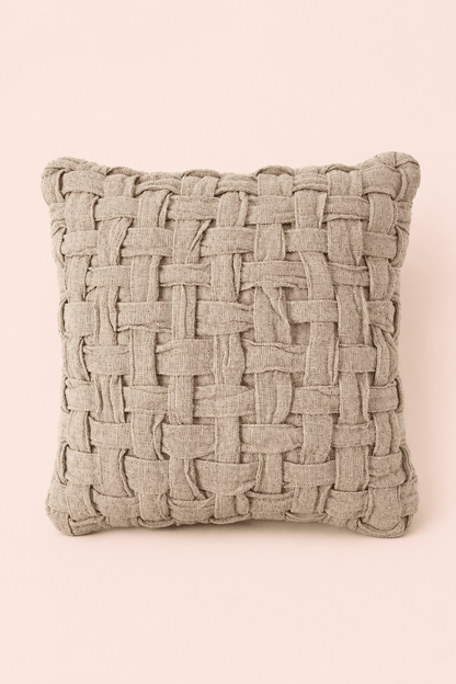 Naturel linnen kussenhoezen als decoratief accent voor bank of bed