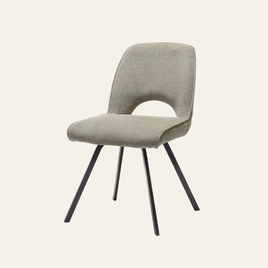 Jody eetkamerstoel in beigekleur, vooraanzicht met ergonomisch gevormde zitting.