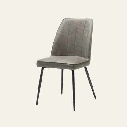 Stoel eetkamerstoel in pebblekleur, vooraanzicht met ergonomisch gevormde rugleuning.