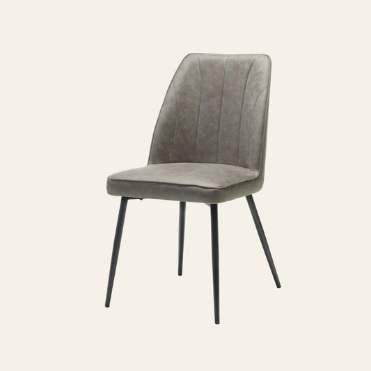 Stoel eetkamerstoel in pebblekleur, vooraanzicht met ergonomisch gevormde rugleuning.