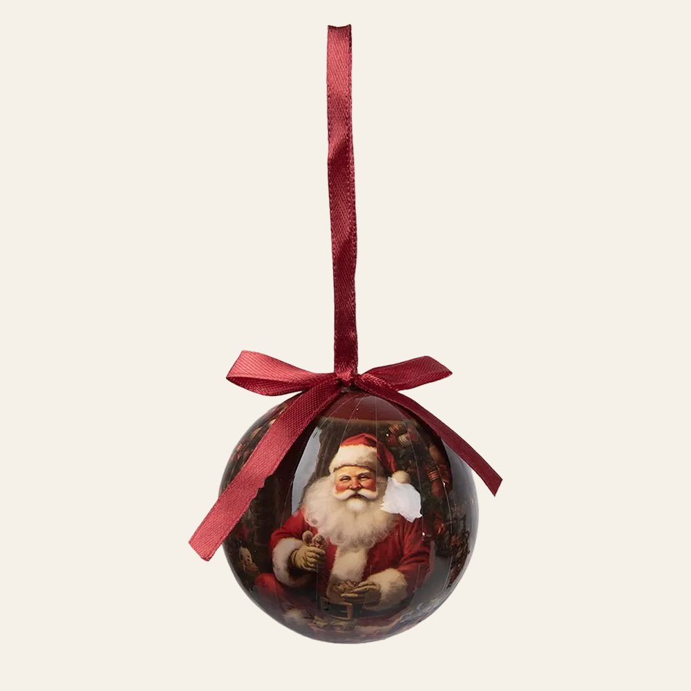 kerstman op de bruine kerstbal met bovenop de kerstbal een strik