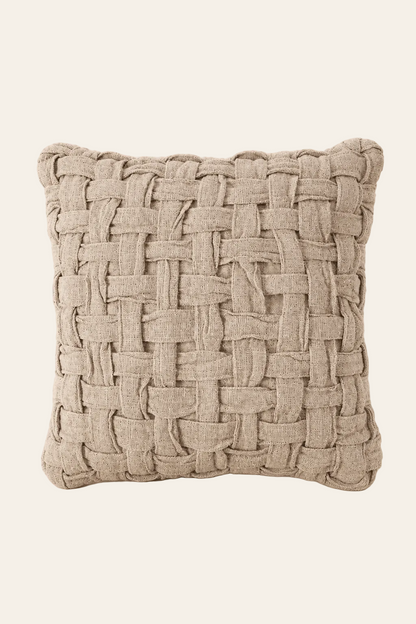Linnen Kruisstructuur kussenhoes in naturelkleur 50 × 50 cm, met aandacht voor materiaal, structuur en proportie.