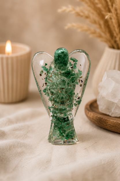 Orgonite Engel Figuur Met Groene Apatiet Edelstenen En Koperen Snippers