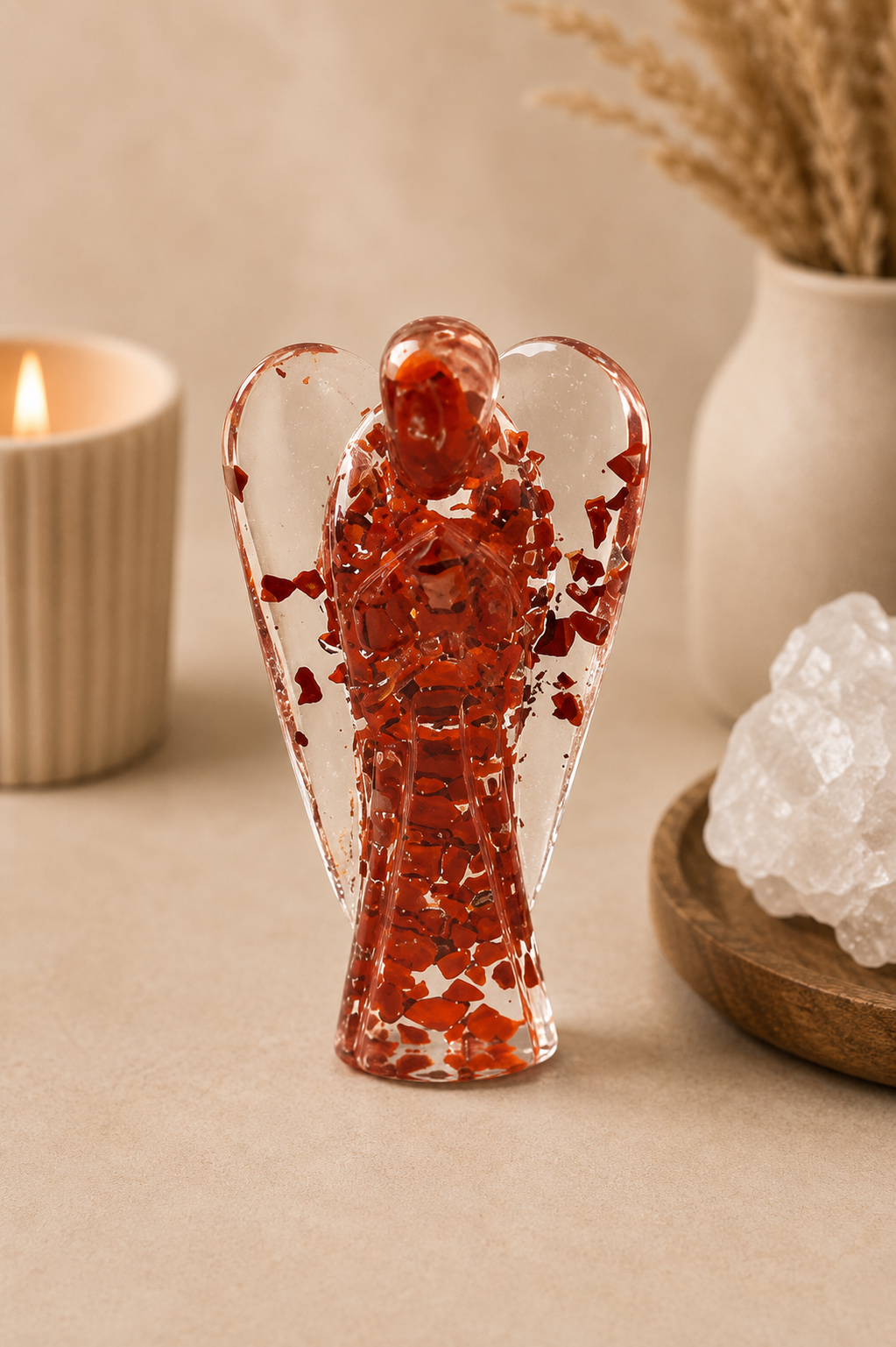 Orgonite engel figuur met rode jaspis edelstenen en koperen snippers