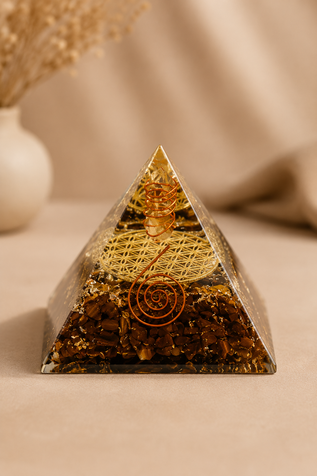 Tijgeroog orgoniet piramide met levensbloem